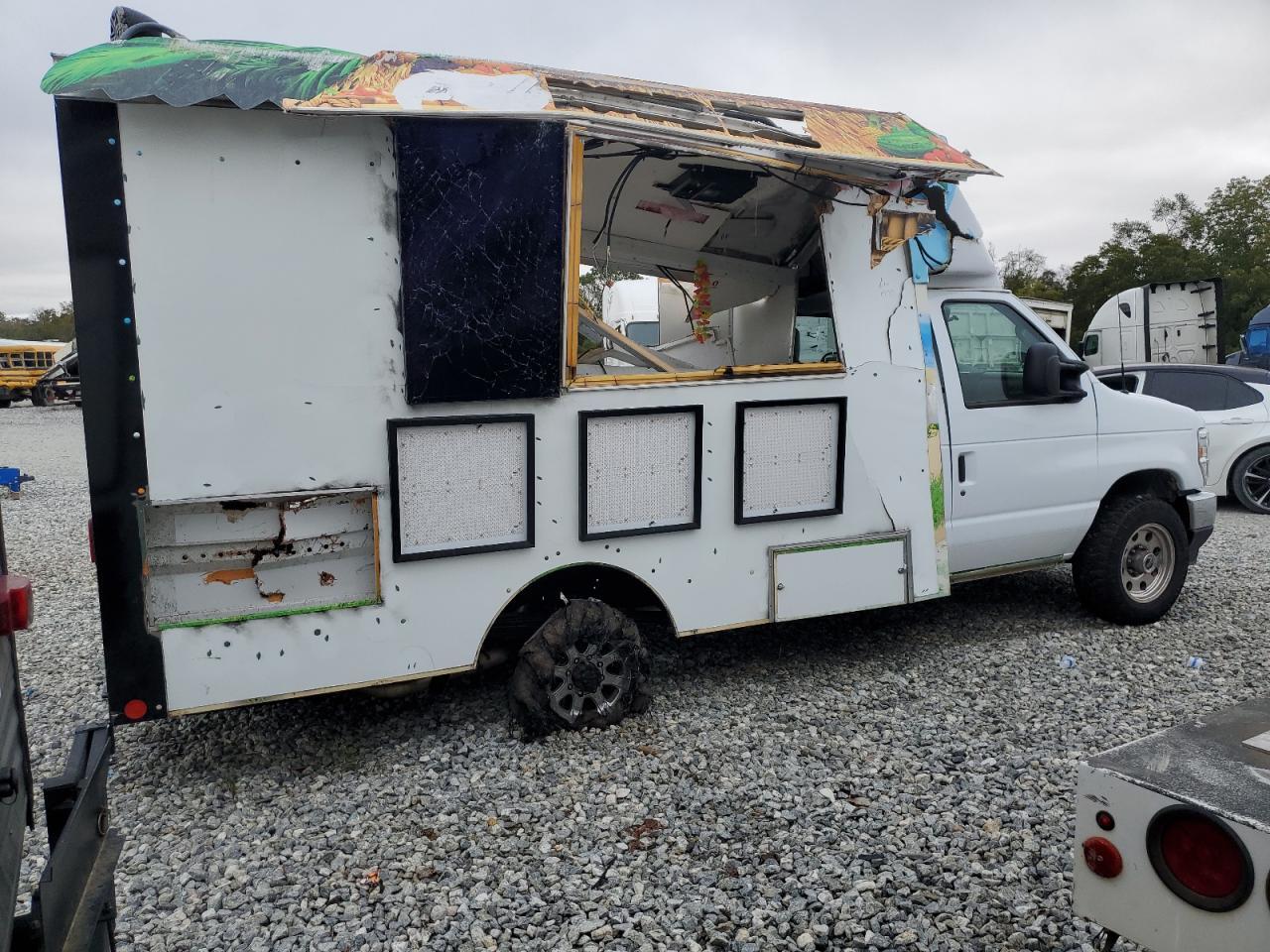 2025 Ford Econoline E350 Super Duty Cutaway Van - Фото 3