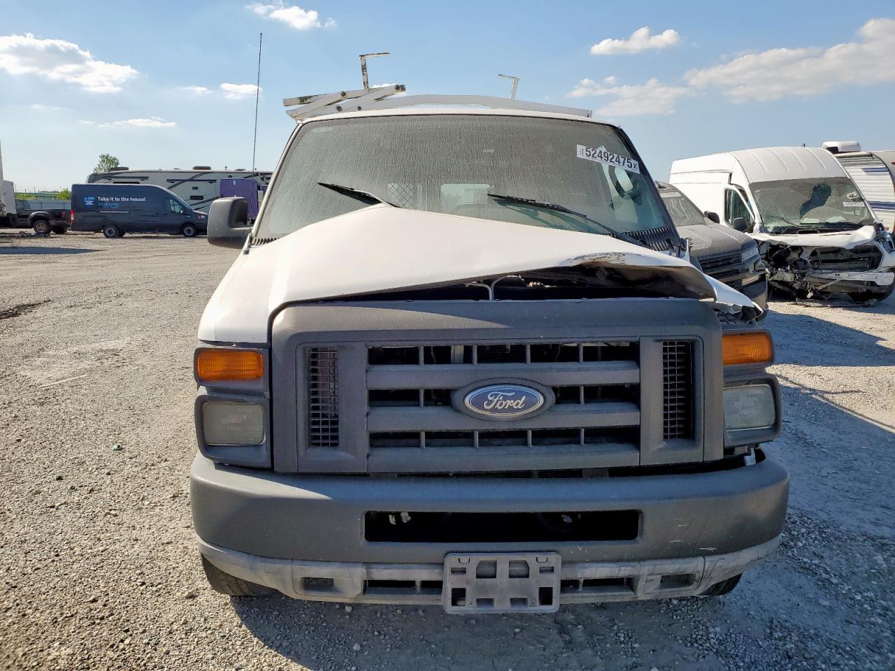 2010 Ford Econoline E250 Van - Фото 5