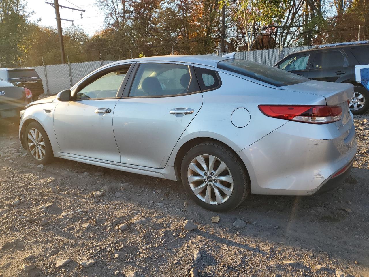 2017 Kia Optima Lx - Фото 2