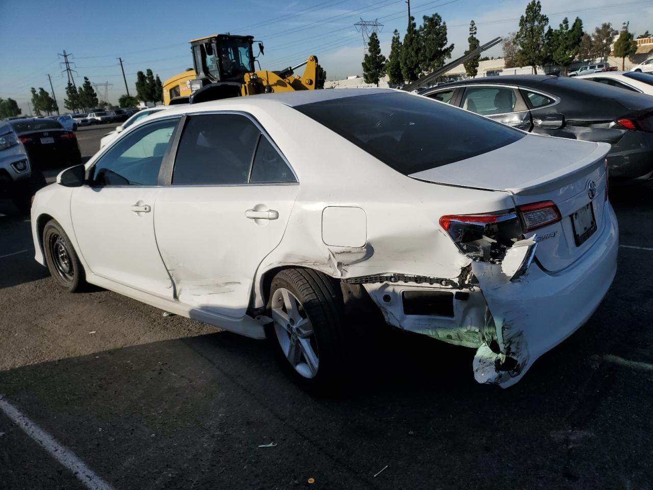 2014 Toyota Camry L - Фото 2