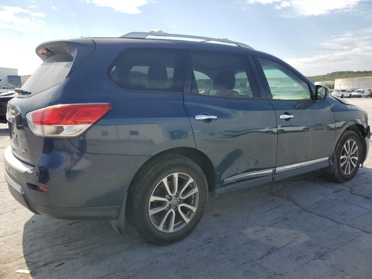 2014 Nissan Pathfinder S - Image 3
