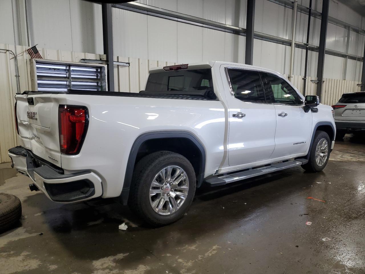 2022 GMC Sierra K1500 Denali - Image 3