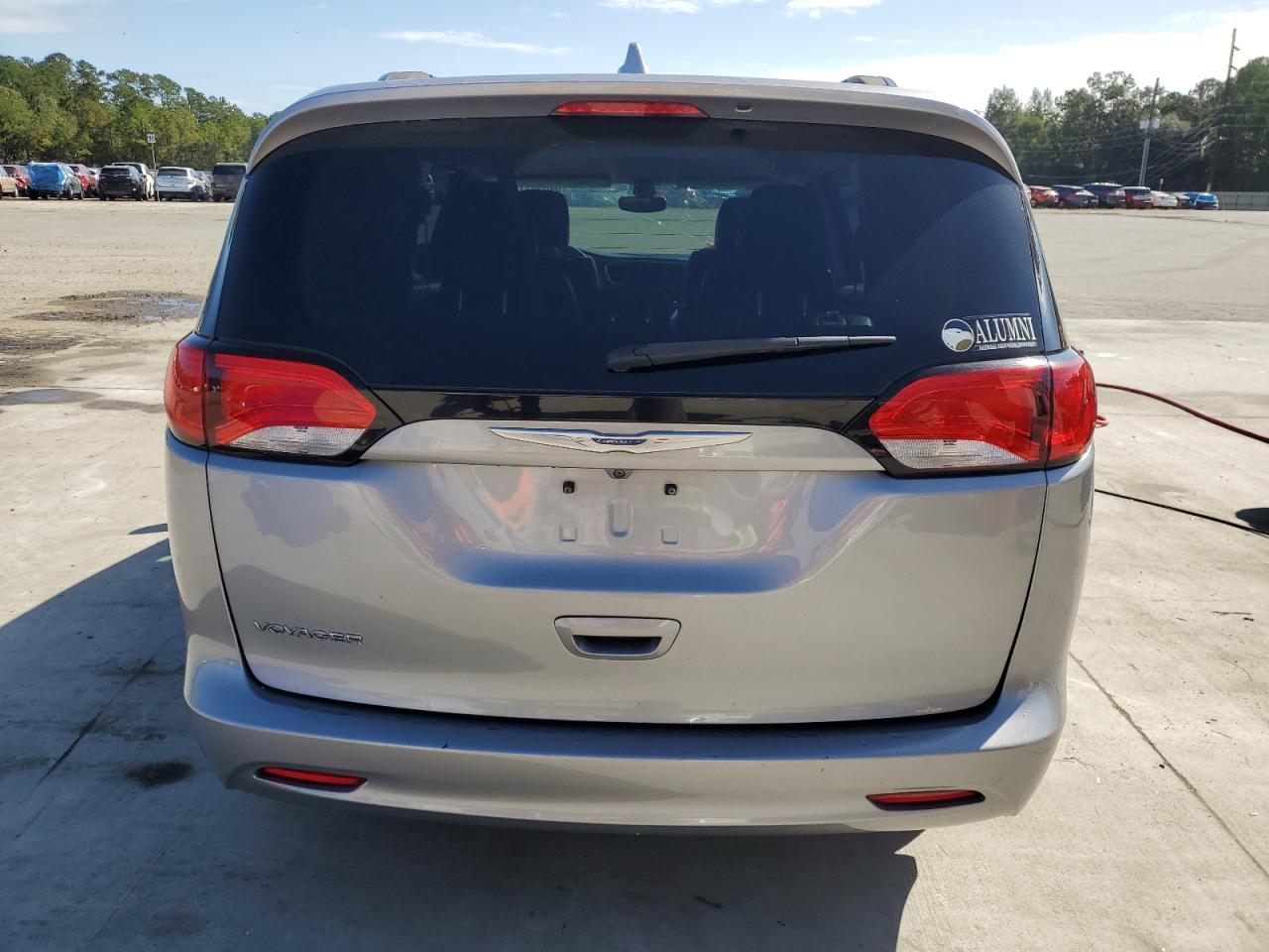 2020 Chrysler Voyager Lxi - Image 6