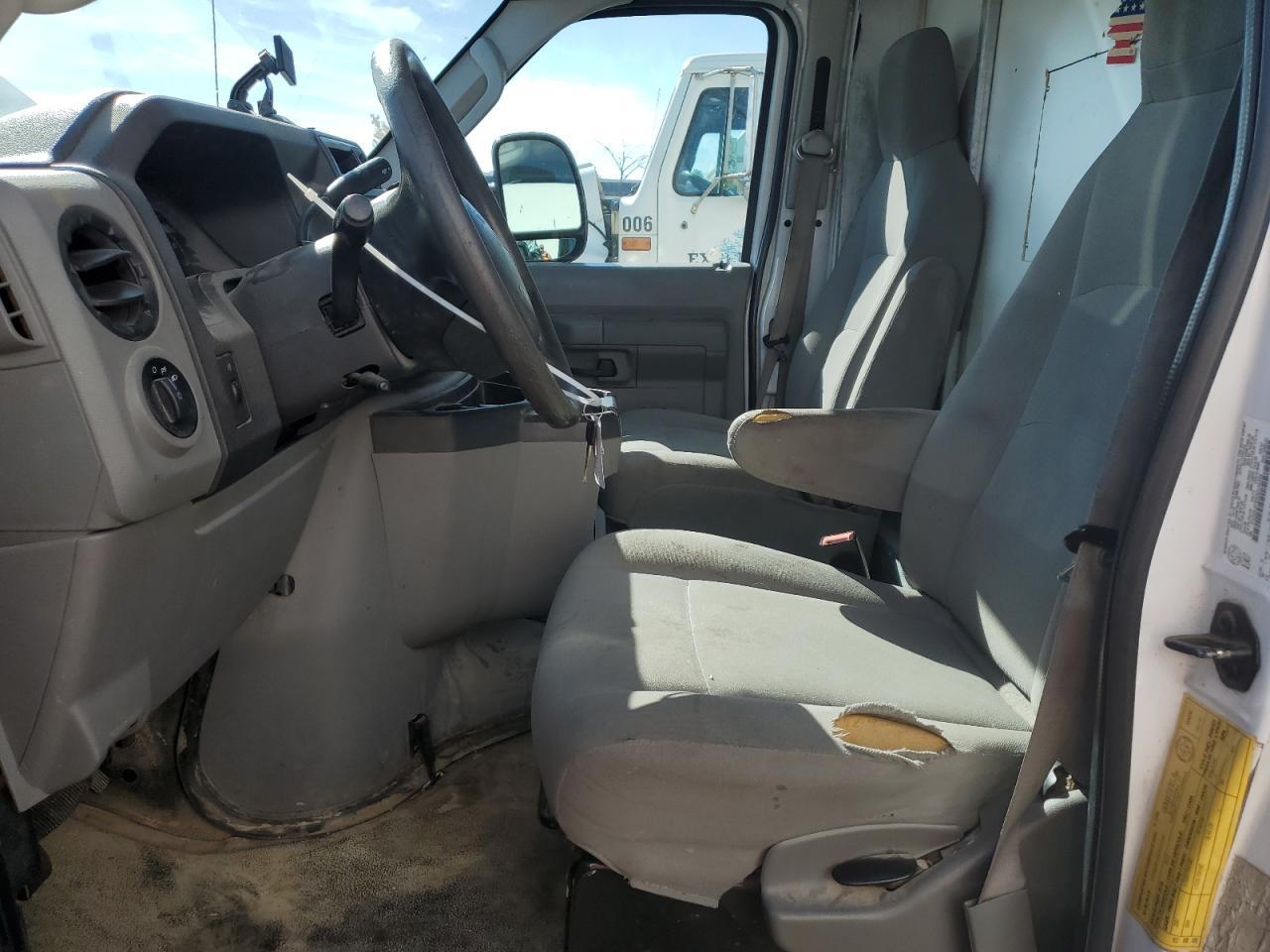 2016 Ford Econoline E350 Super Duty Cutaway Van - Image 7