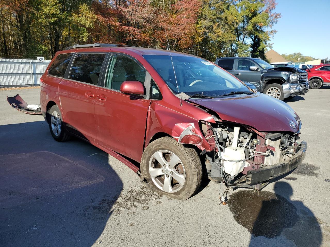 2013 Toyota Sienna Le - Image 4