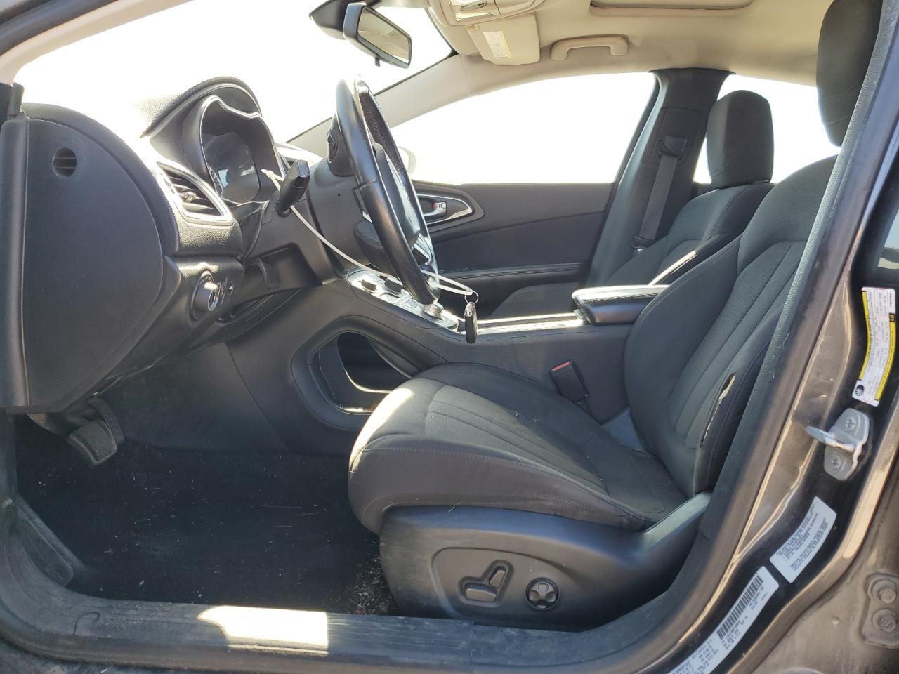2015 Chrysler 200 Limited - Image 7