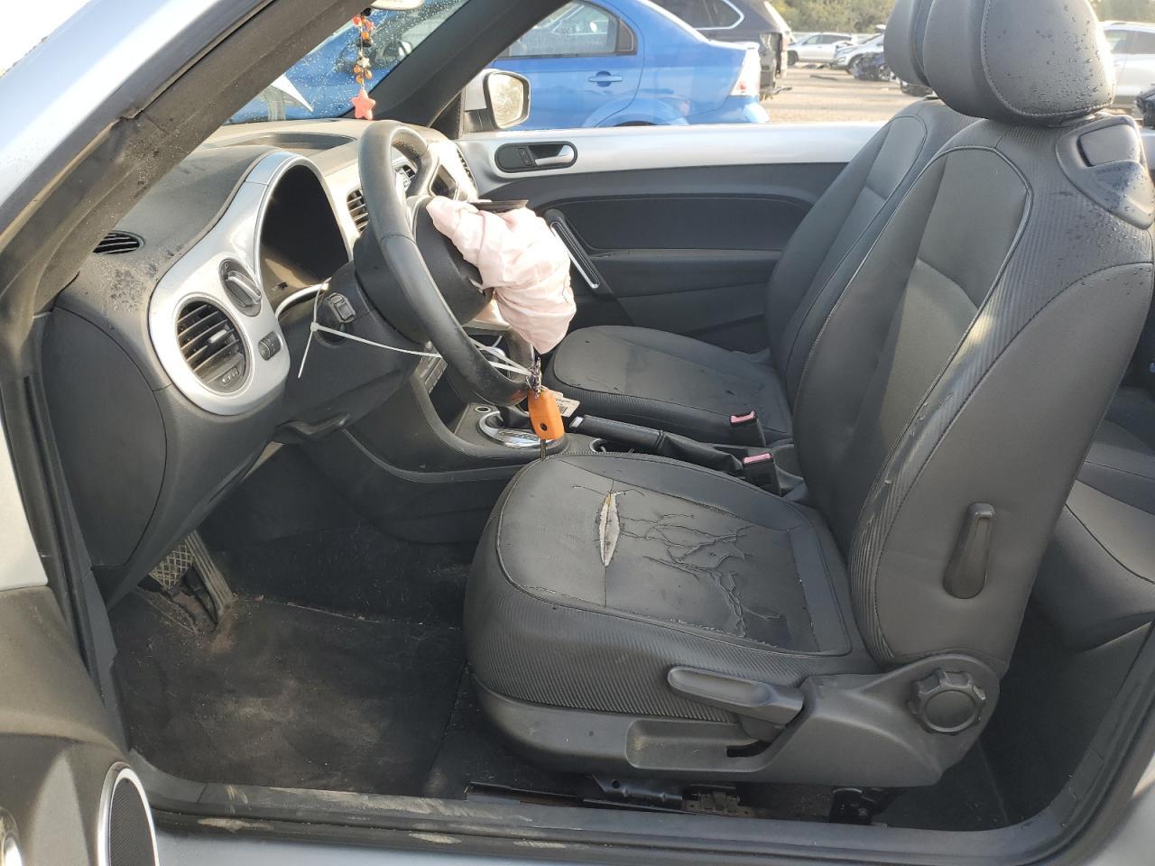 2013 Volkswagen Beetle - Image 7