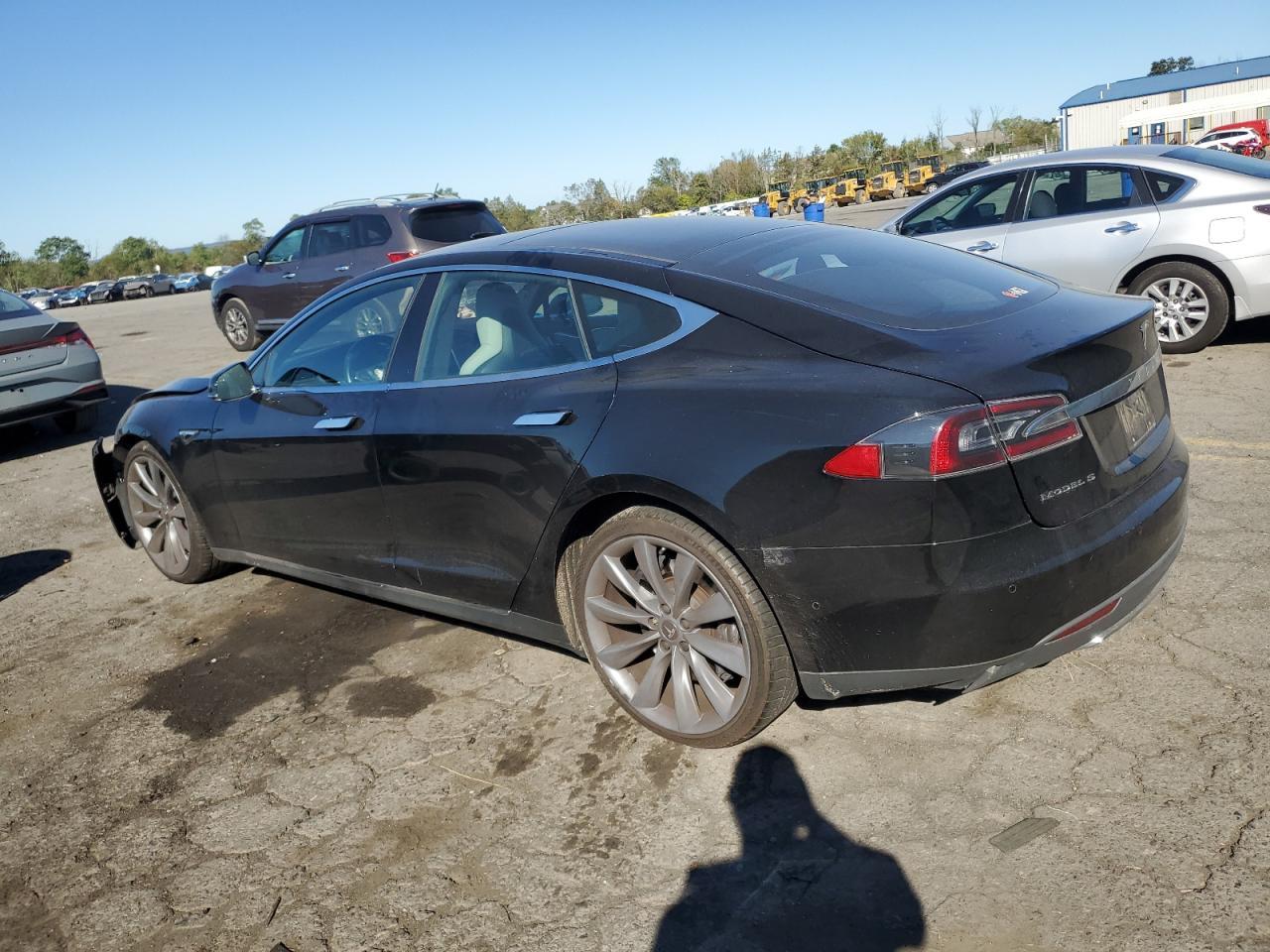 2015 Tesla Model S 85D - Image 2