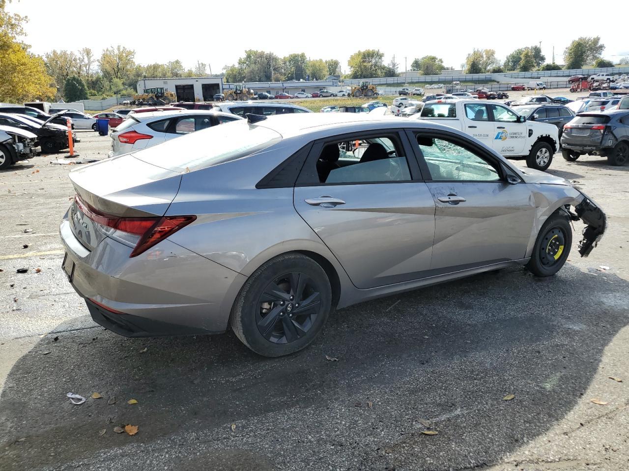 2023 Hyundai Elantra Sel - Фото 3