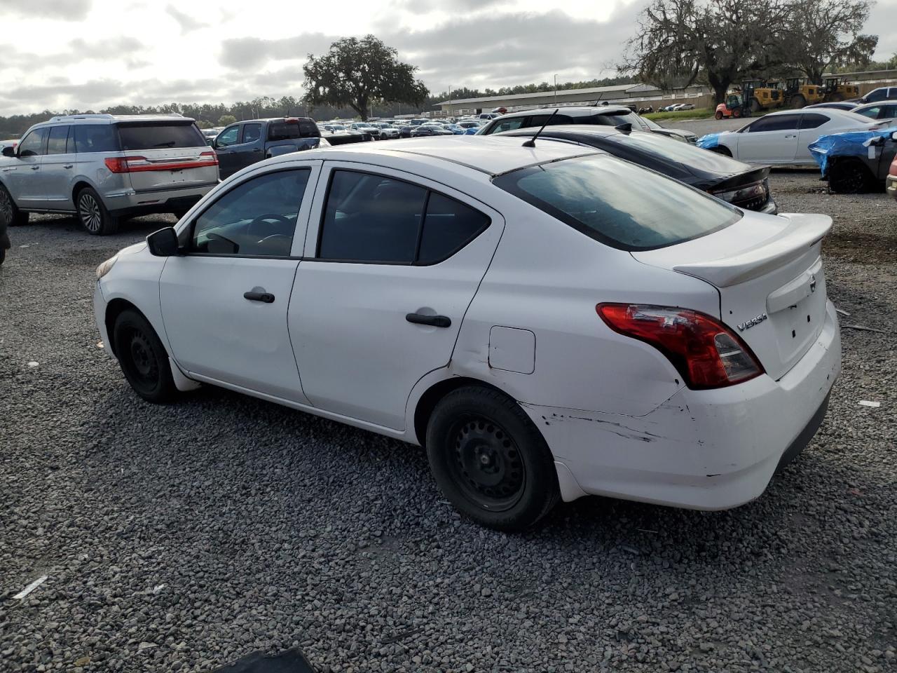 2019 Nissan Versa S - Фото 2