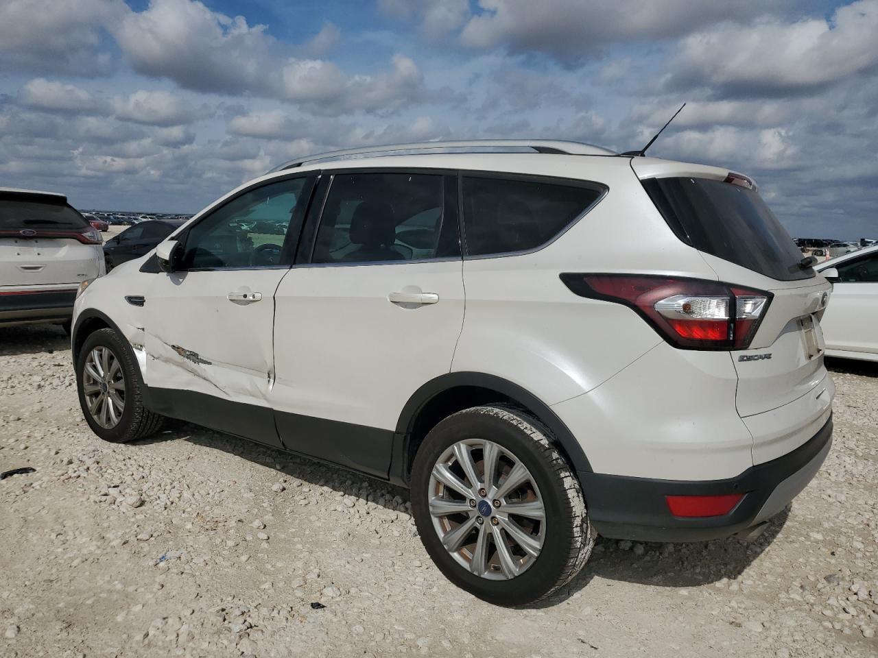 2017 Ford Escape Titanium - Фото 2