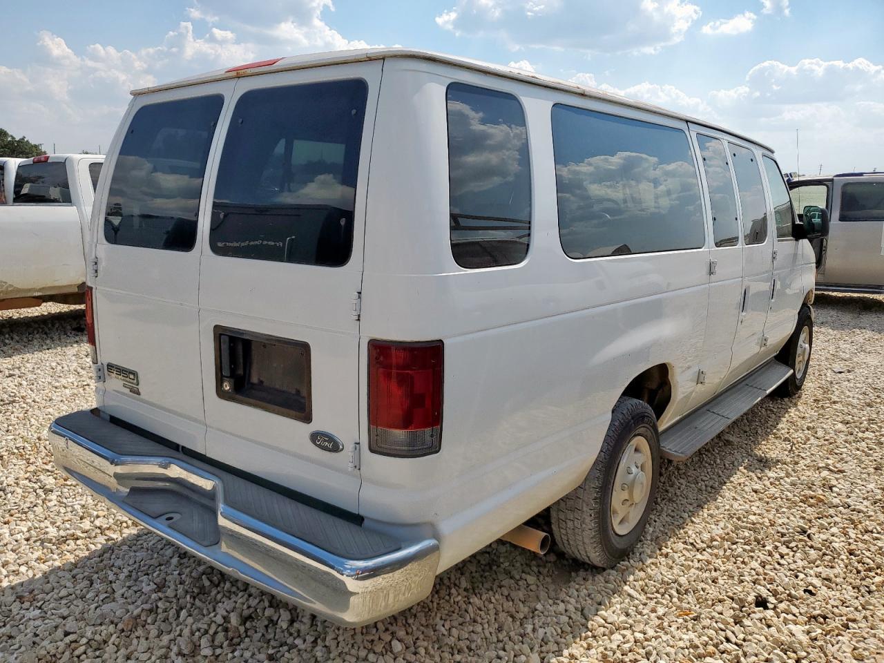 2007 Ford Econoline E350 Super Duty Wagon - Image 3