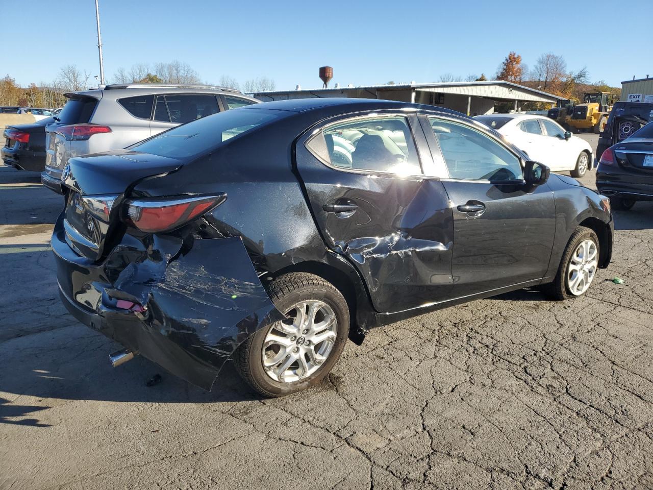 2017 Toyota Yaris Ia - Фото 3