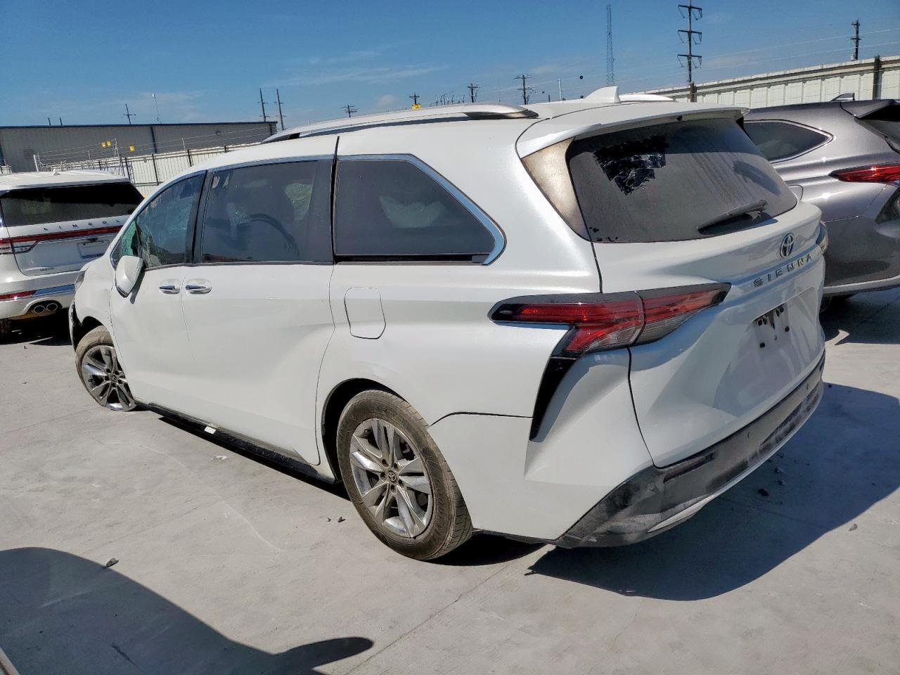2022 Toyota Sienna Limited - Image 2