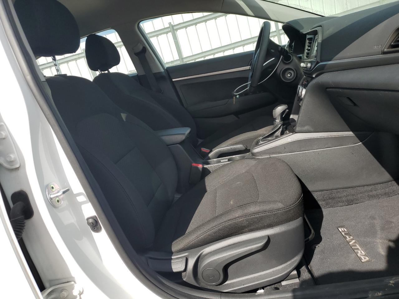 2019 Hyundai Elantra Se - Фото 7