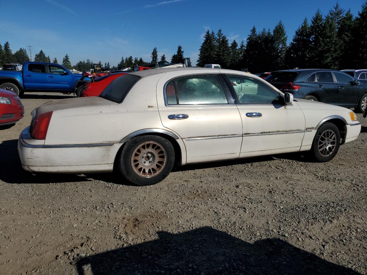 2001 Lincoln Town Car Cartier - Фото 3