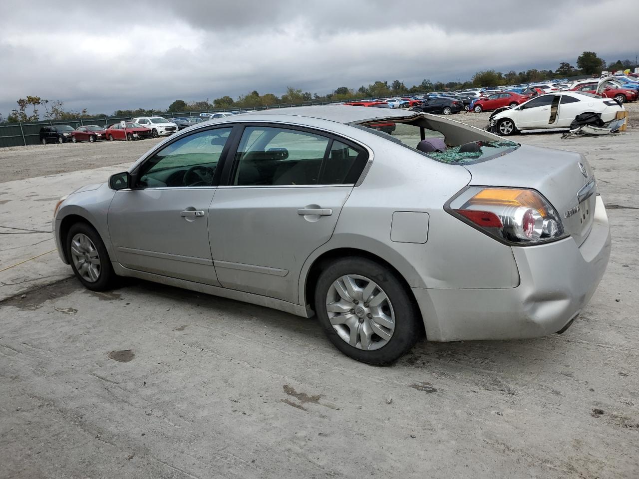 2010 Nissan Altima Base - Фото 2