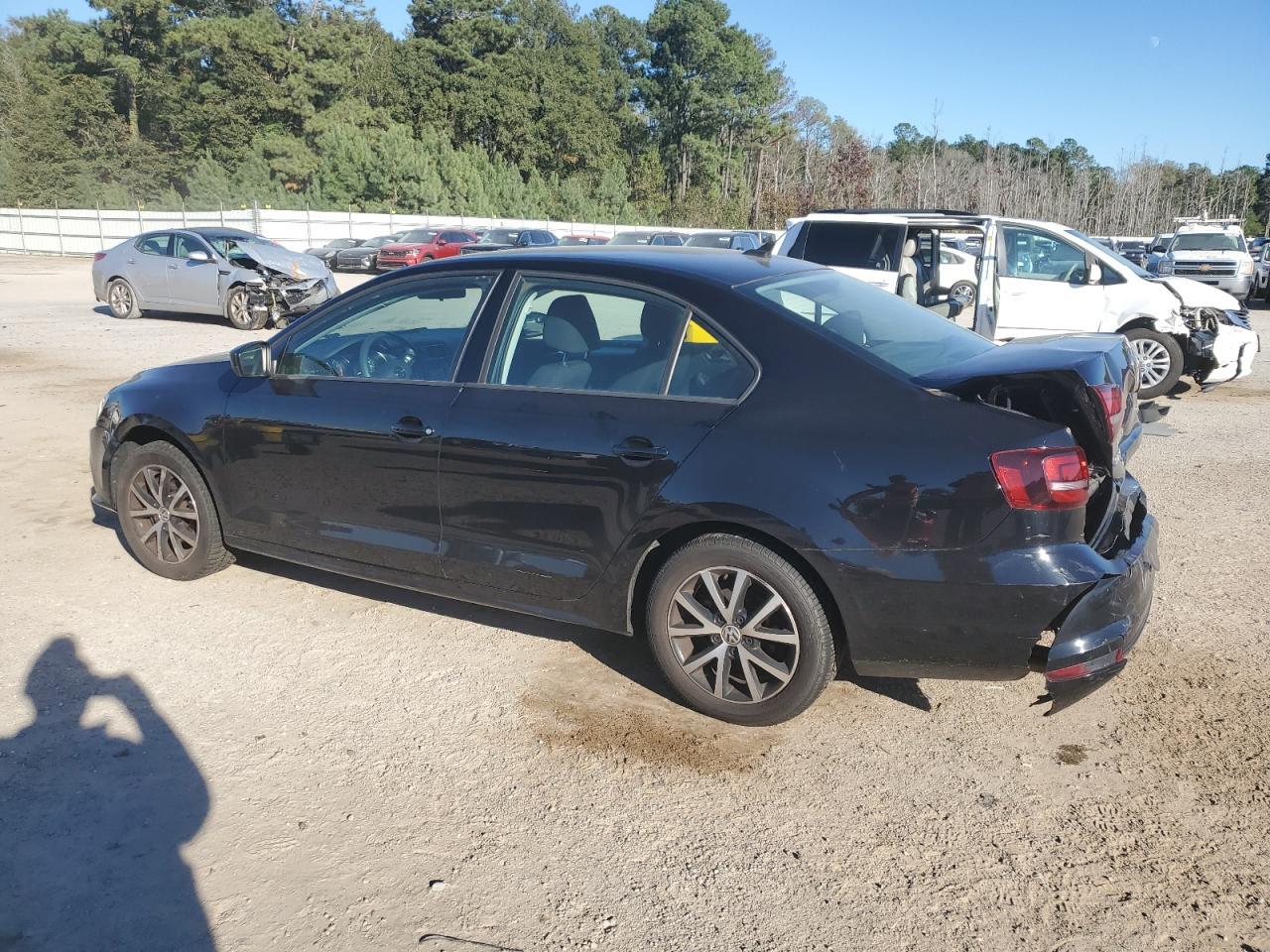 2016 Volkswagen Jetta Se - Image 2