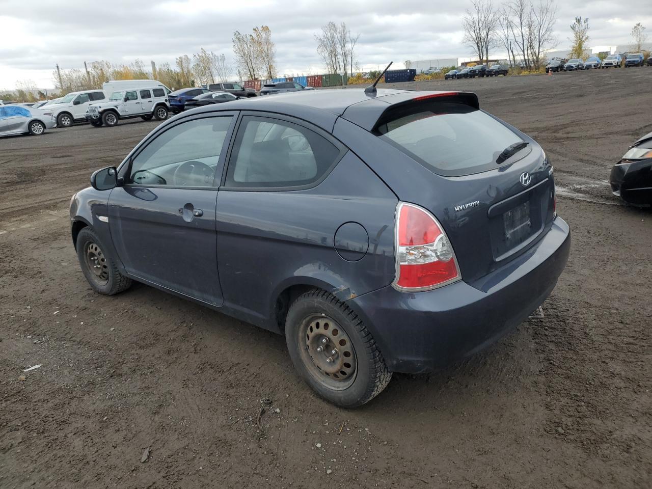 2010 Hyundai Accent Se - Image 2
