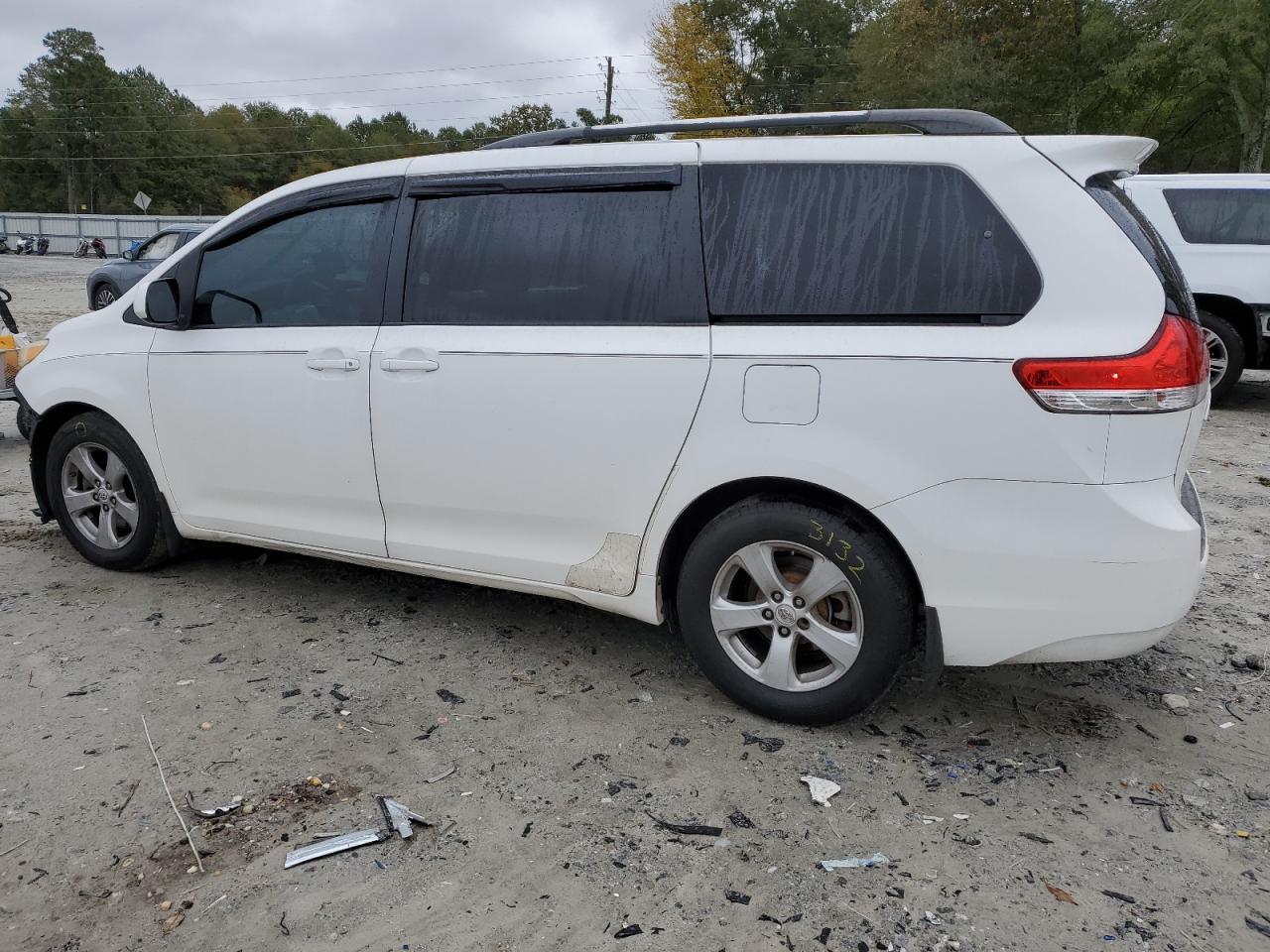 2011 Toyota Sienna Le - Фото 2