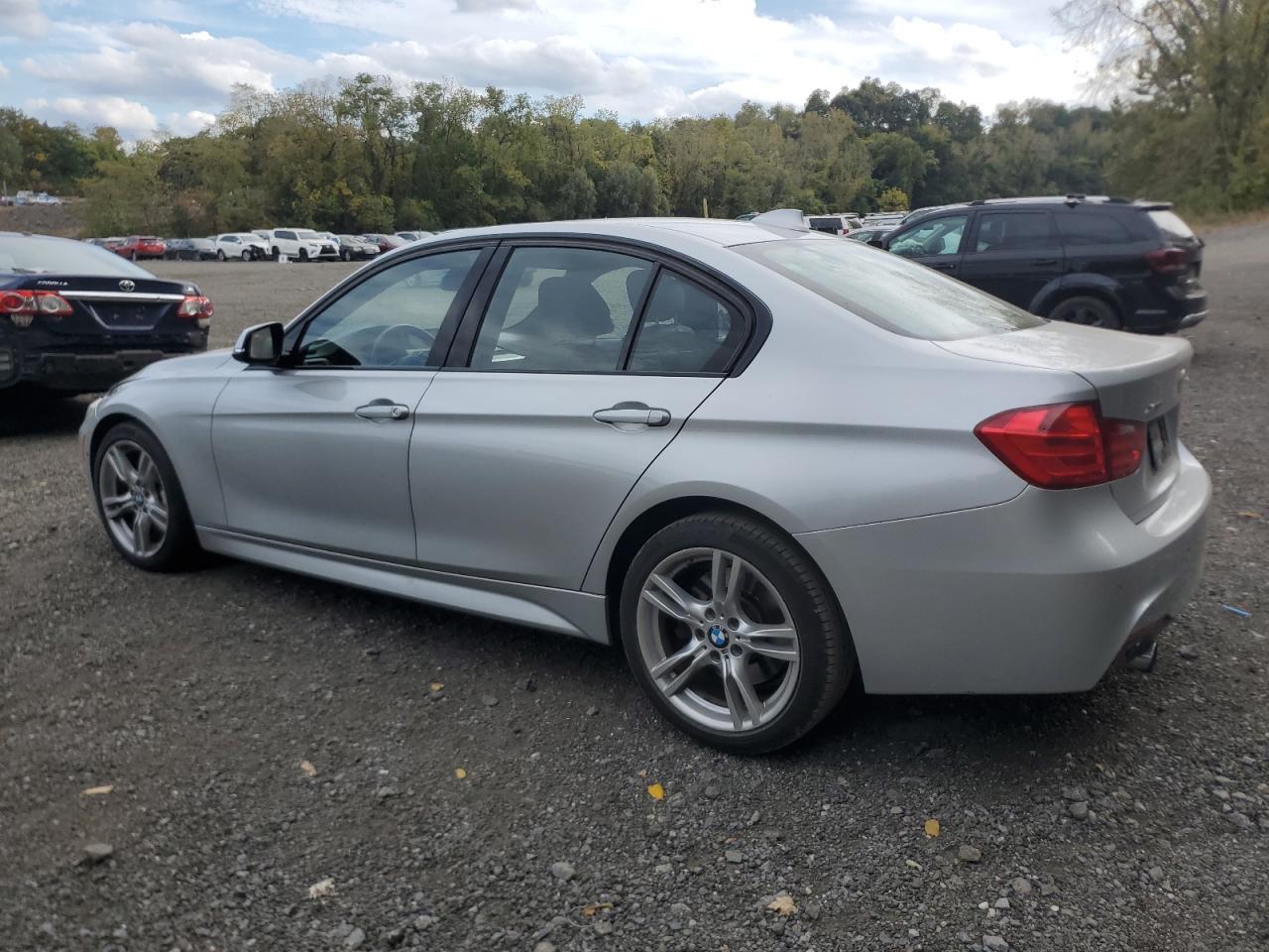 2013 BMW 335 Xi - Image 2