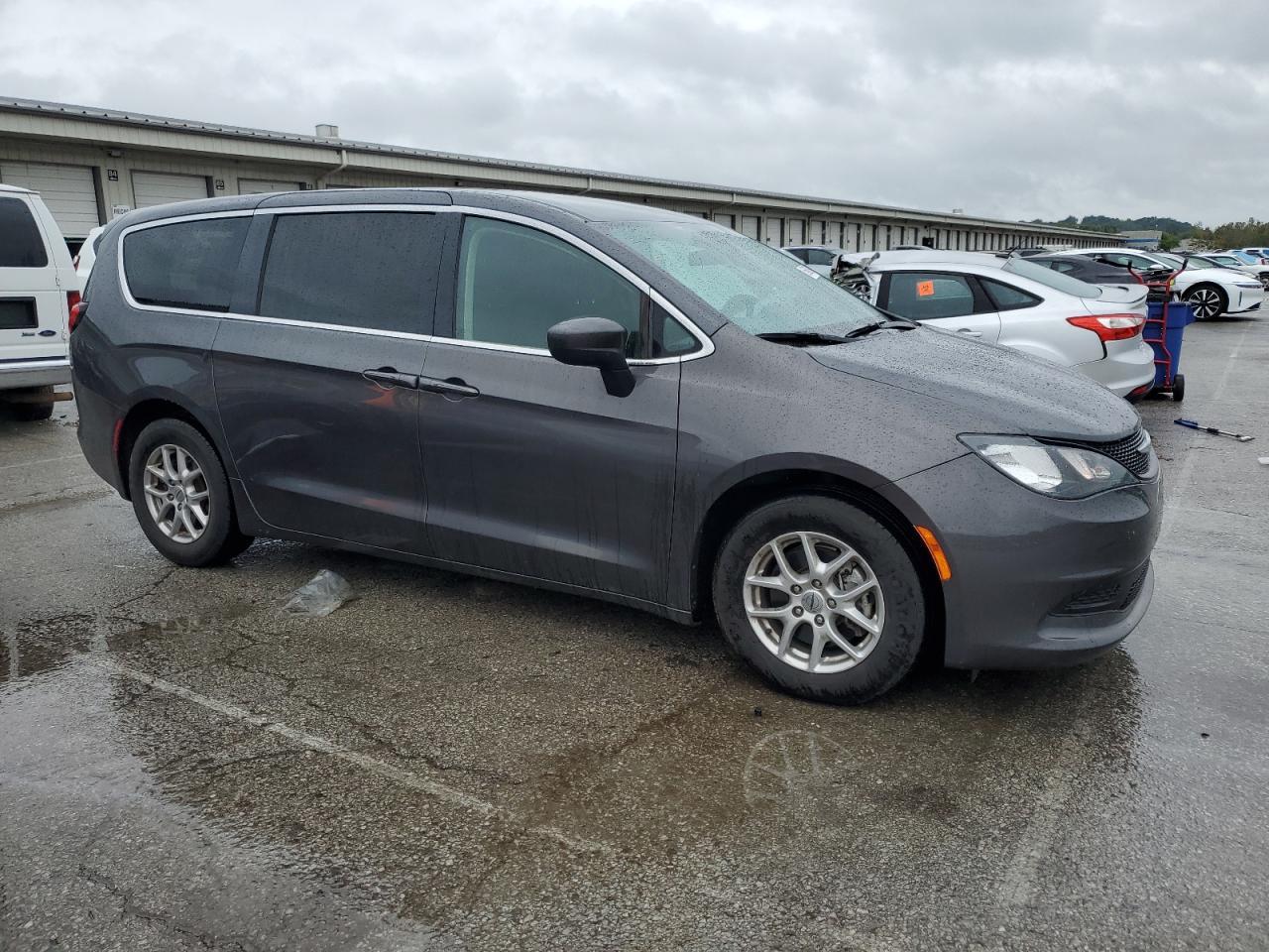 2022 Chrysler Voyager Lx - Фото 4