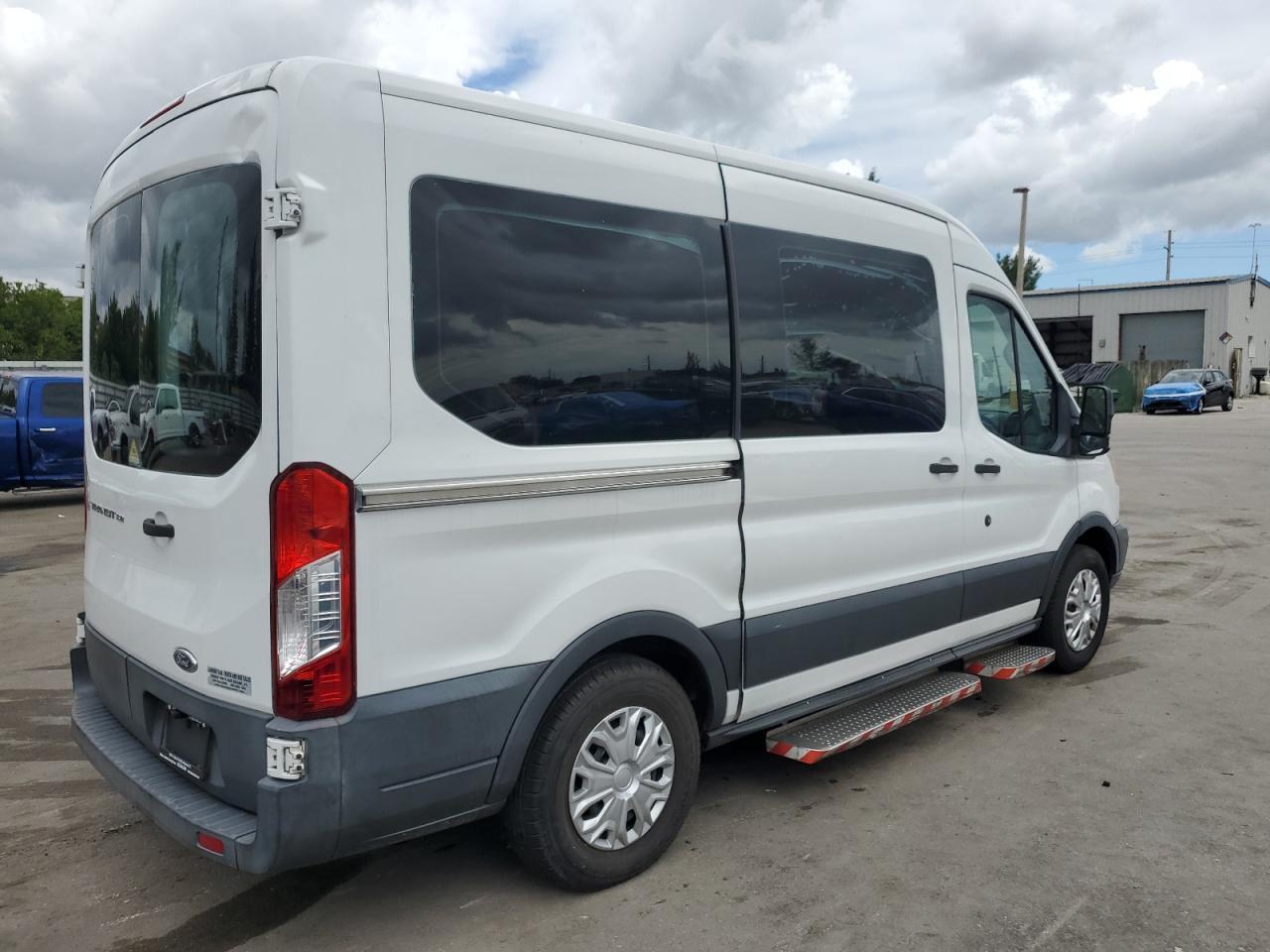 2015 Ford Transit T-150 - Фото 3
