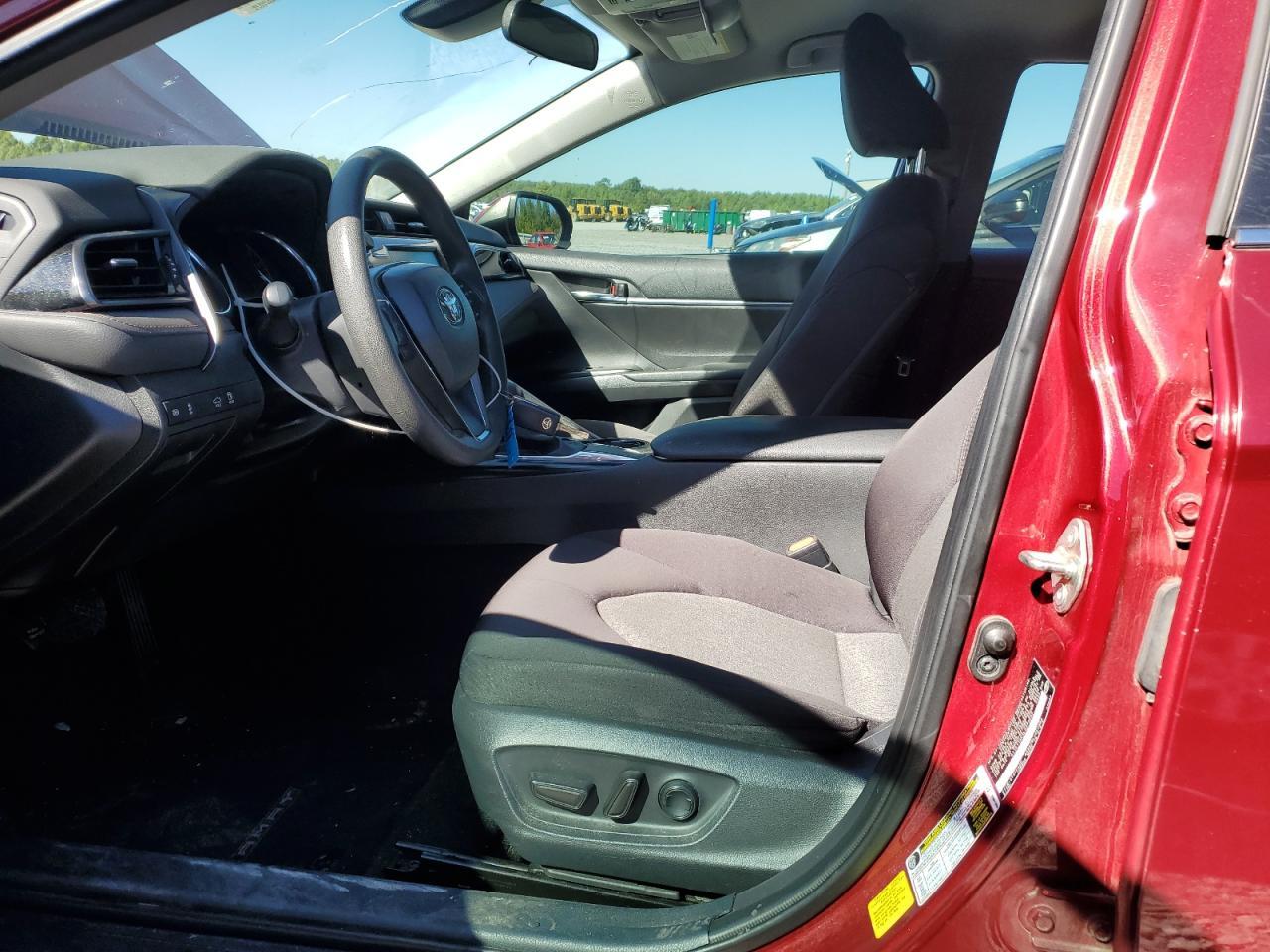 2020 Toyota Camry Le - Фото 7