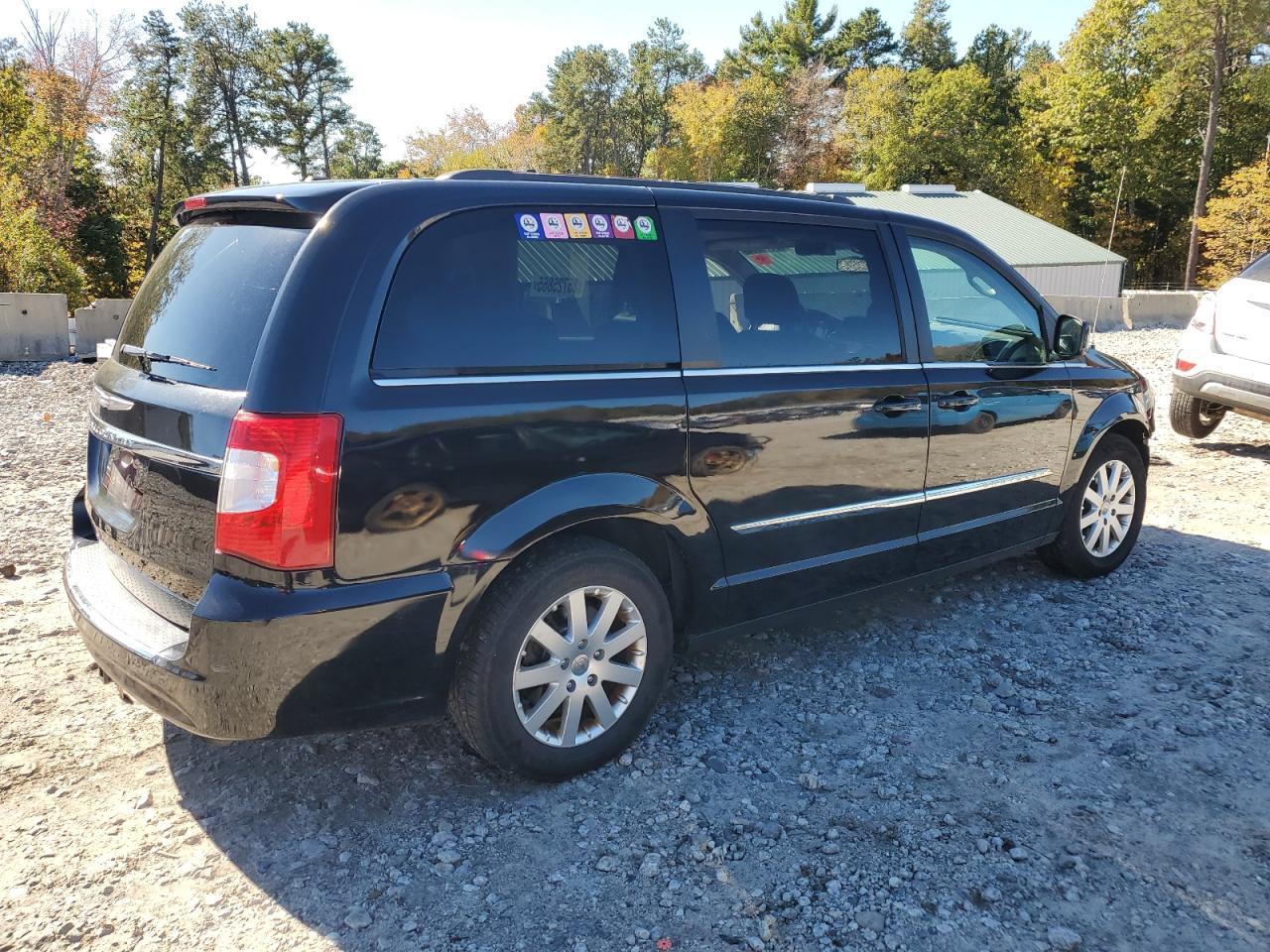 2016 Chrysler Town & Country Touring - Фото 3