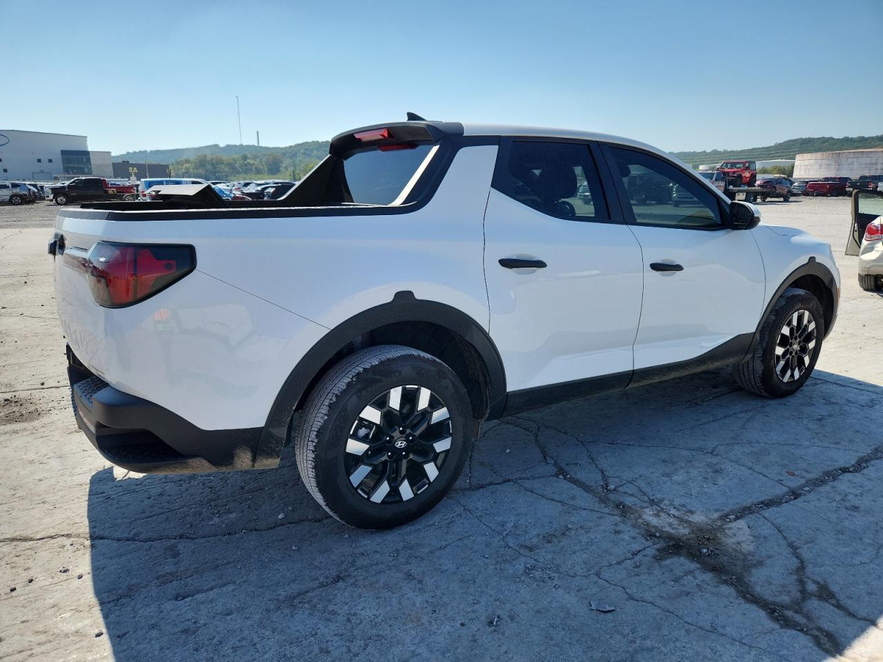 2025 Hyundai Santa Cruz Se - Image 3