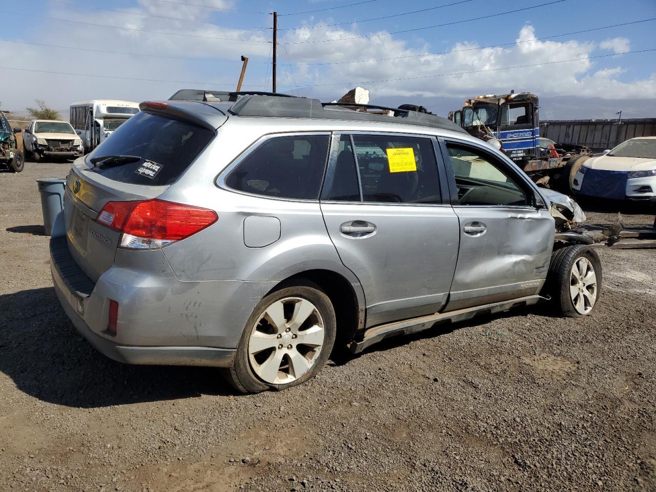 2011 Subaru Outback 2.5I Limited - Image 3