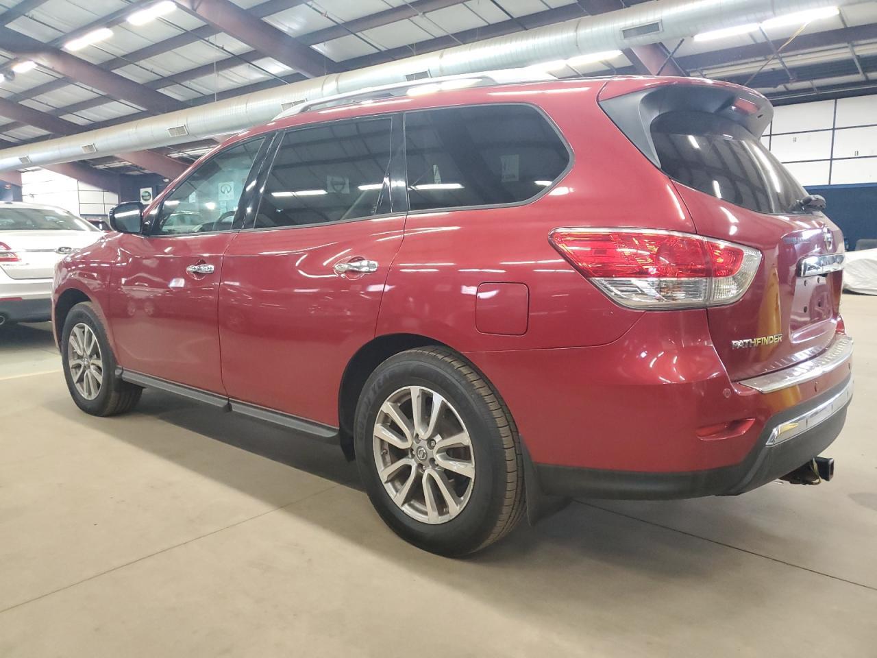 2014 Nissan Pathfinder S - Image 2