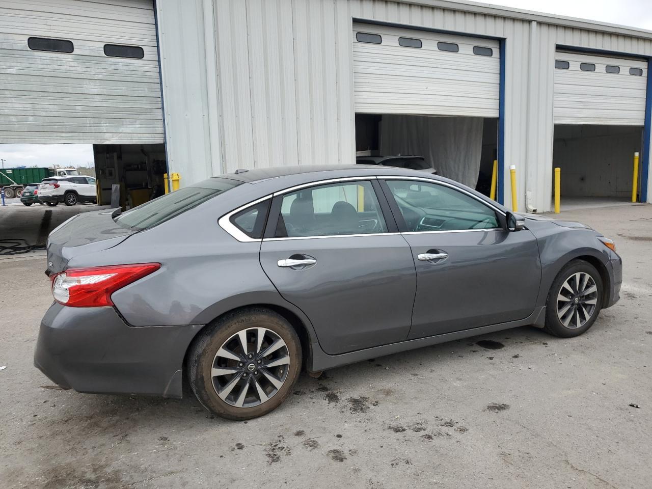 2016 Nissan Altima 2.5 - Image 3