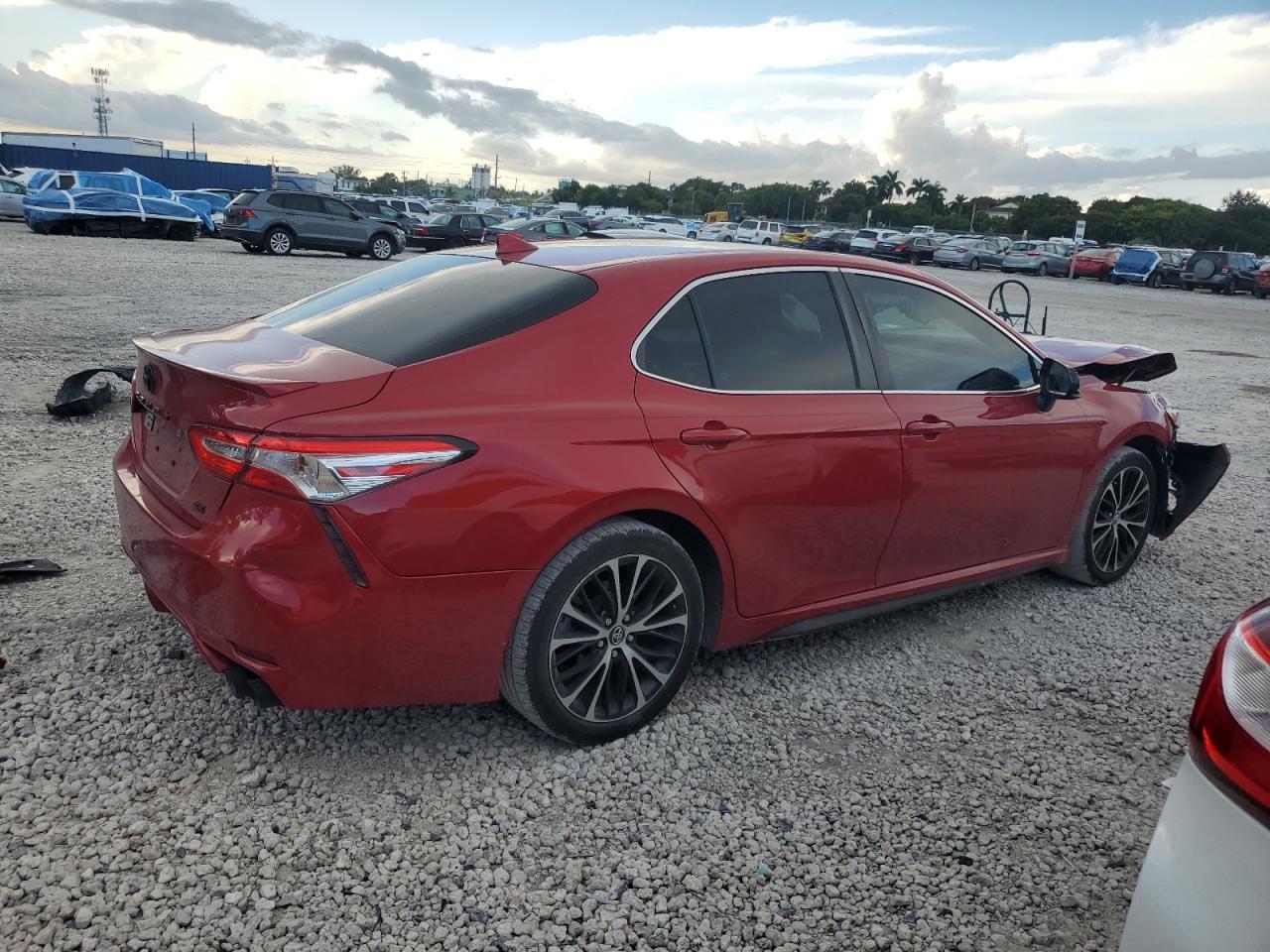 2020 Toyota Camry Se - Image 3