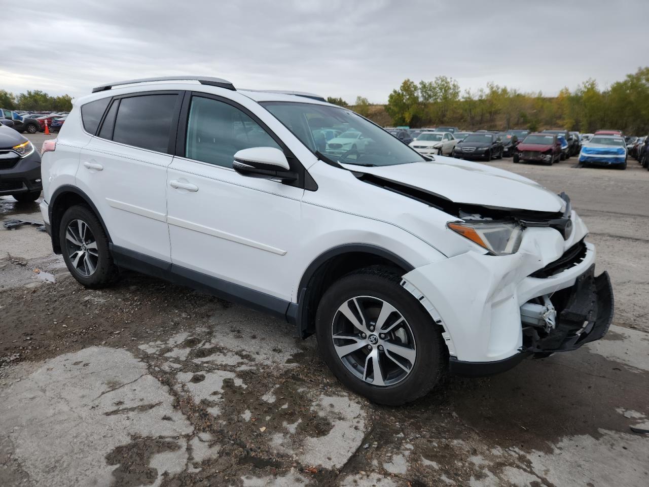 2017 Toyota Rav4 Xle - Image 4