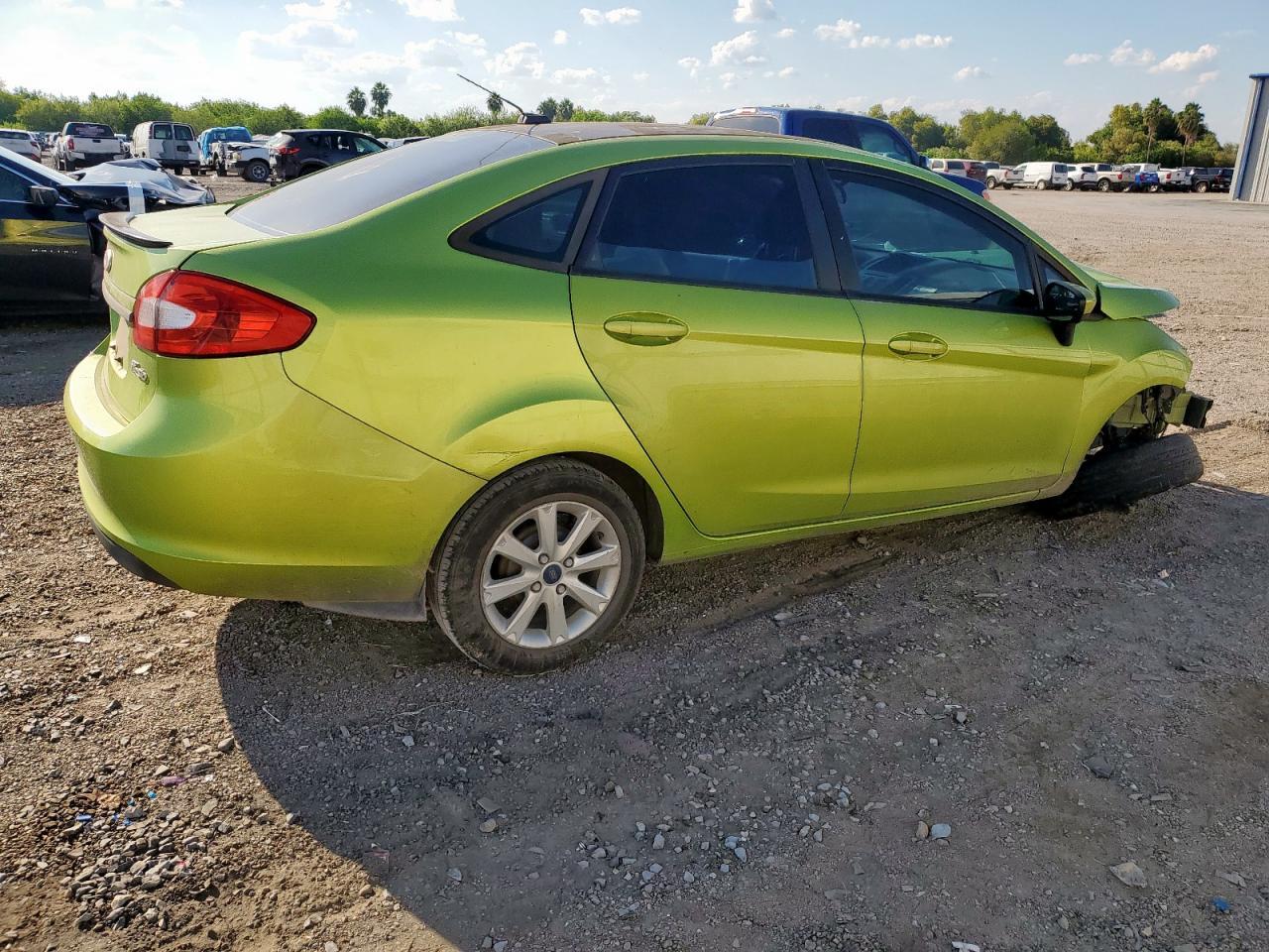 2011 Ford Fiesta Se - Фото 3