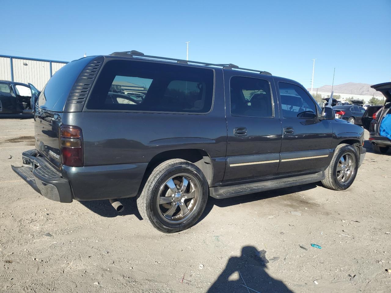 2003 Chevrolet Suburban C1500 - Image 3