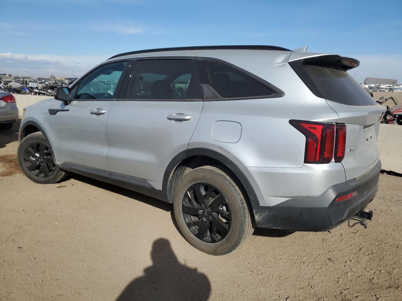 2021 Kia Sorento S - Фото 2