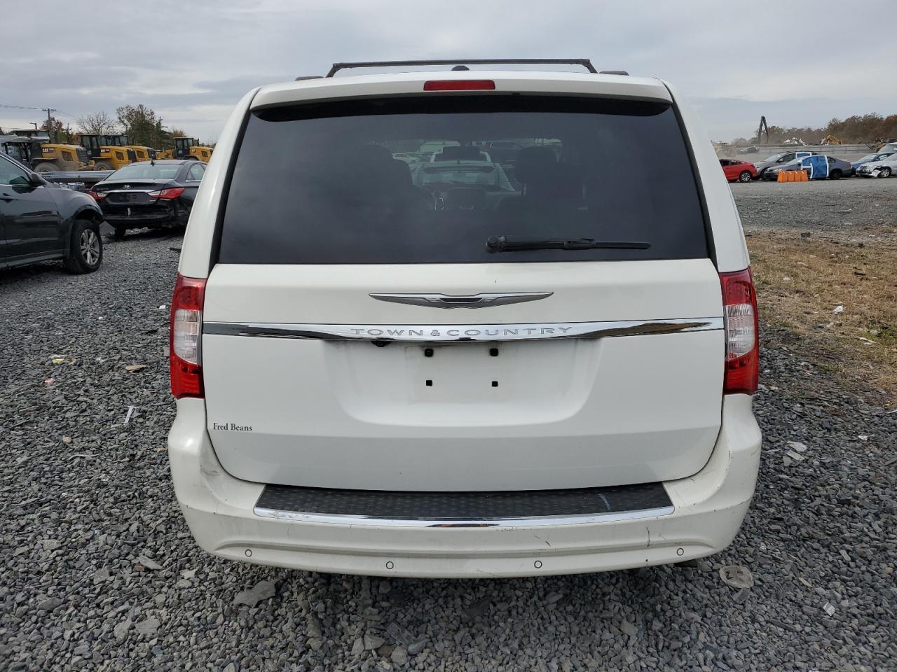 2013 Chrysler Town & Country Touring L - Image 6