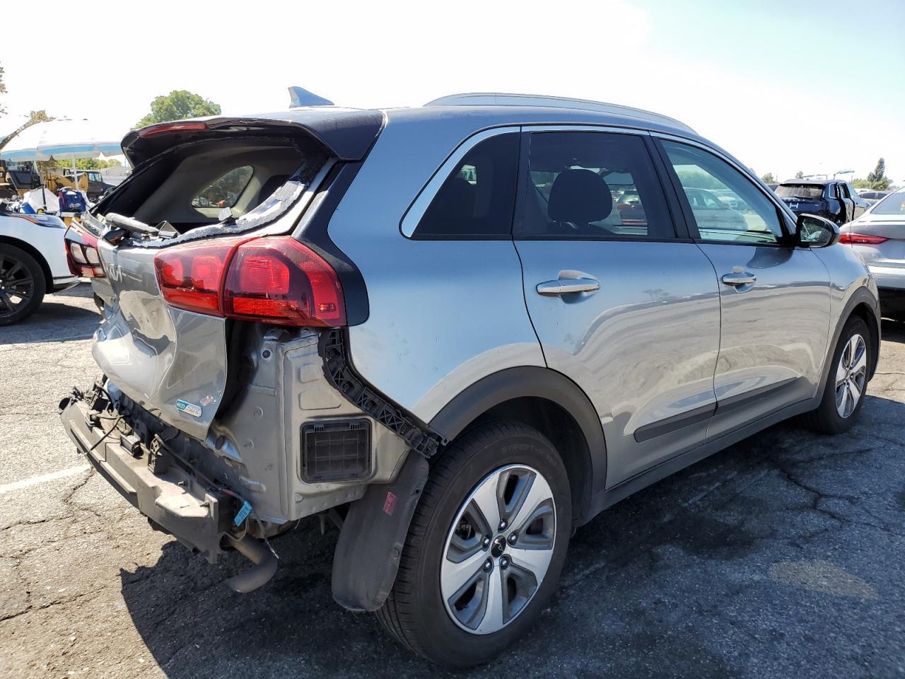 2022 Kia Niro Lx - Image 3