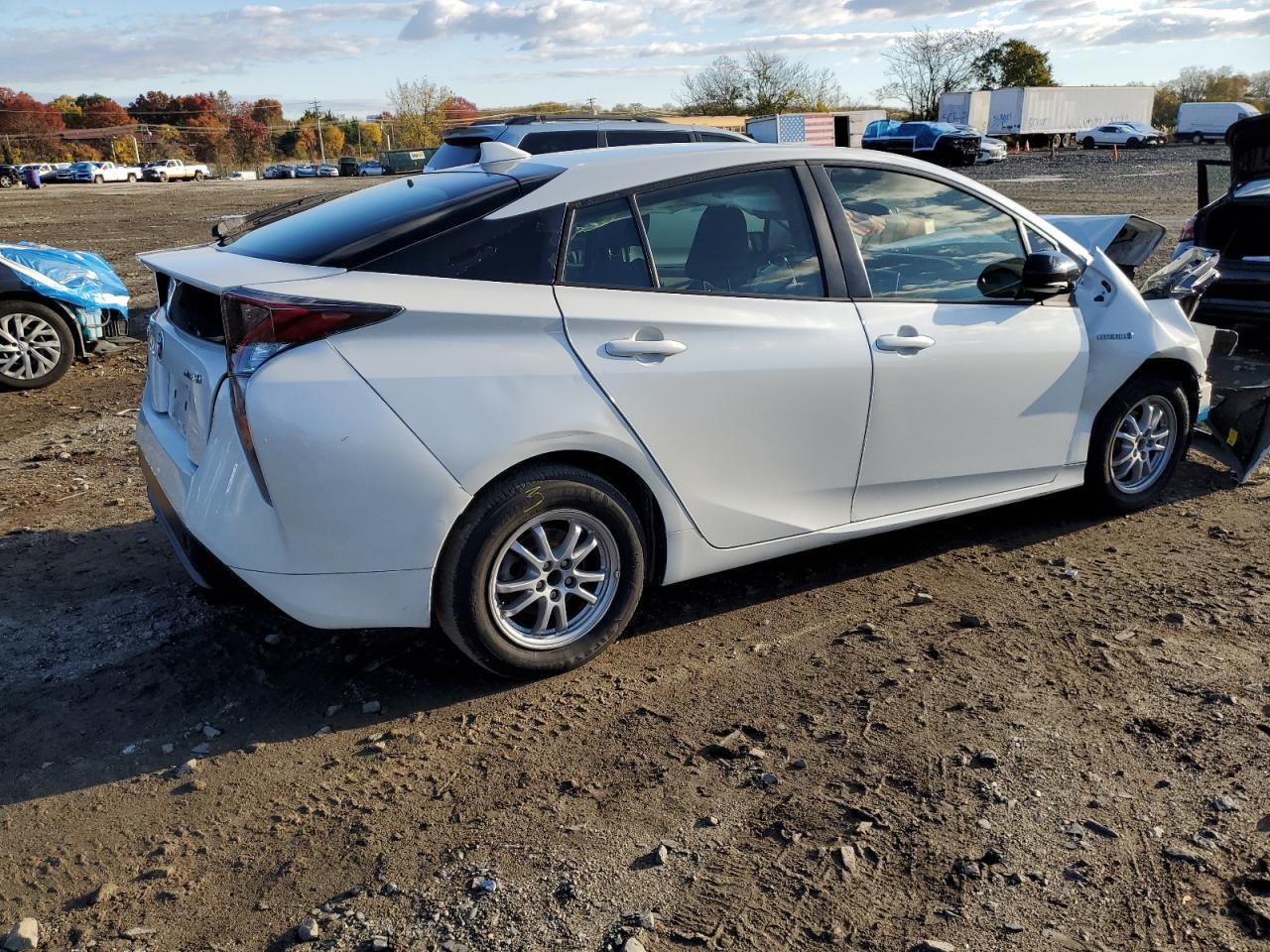 2016 Toyota Prius Two - Фото 3