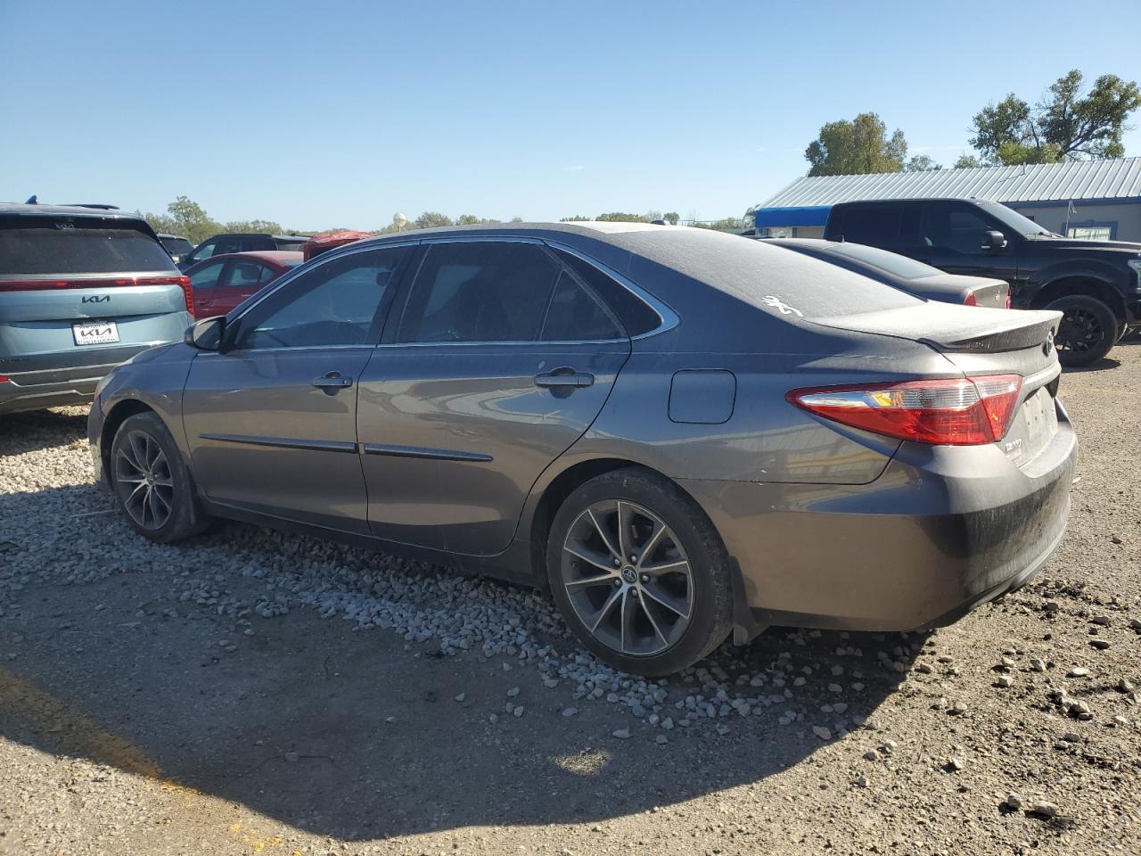 2015 Toyota Camry Le - Фото 2