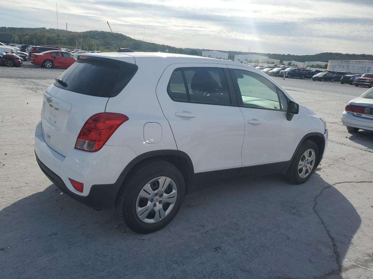 2019 Chevrolet Trax Ls - Image 3