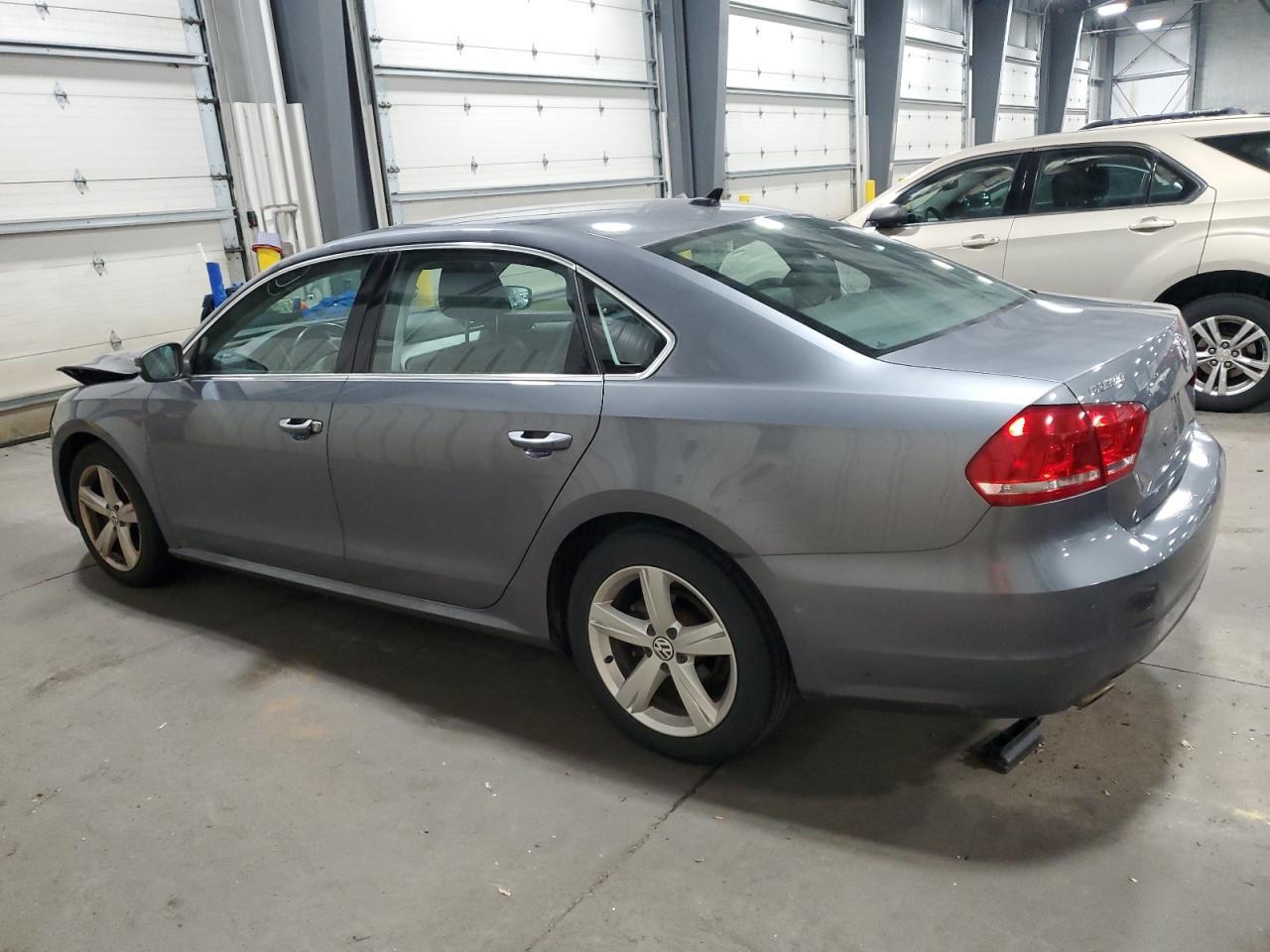 2013 Volkswagen Passat Se - Image 2