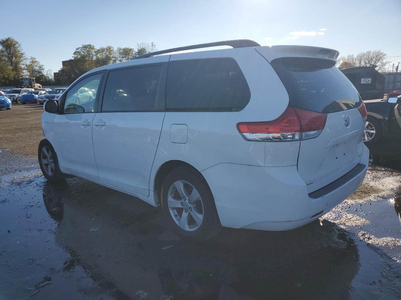 2013 Toyota Sienna Le - Фото 2