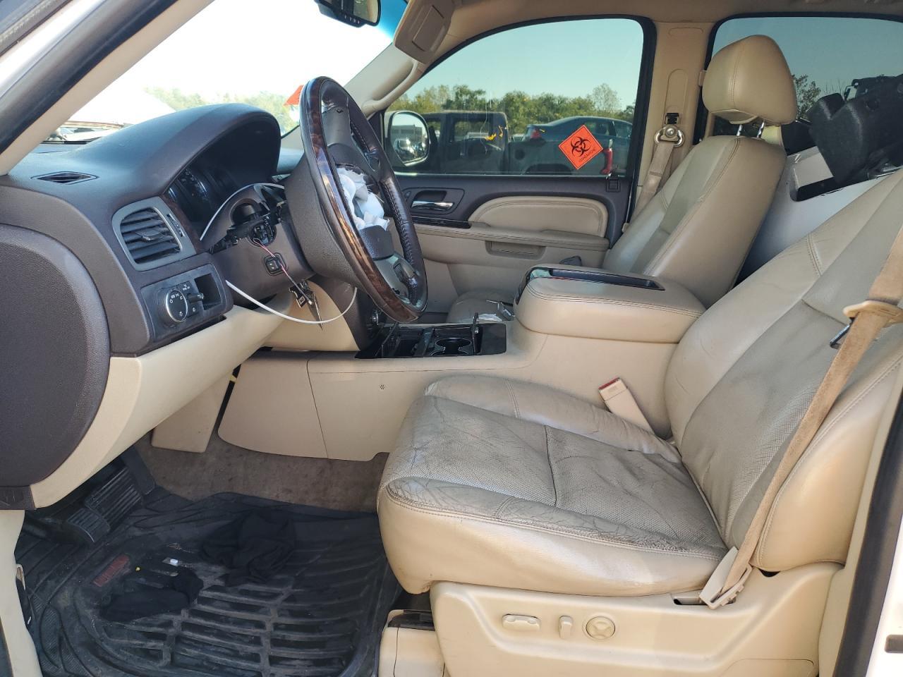 2010 GMC Yukon Denali - Image 7