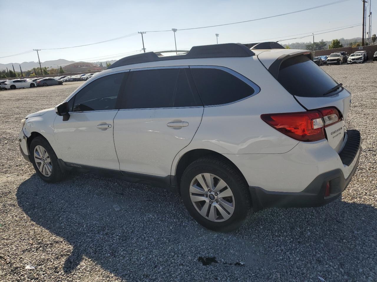 2018 Subaru Outback 2.5I Premium - Фото 2