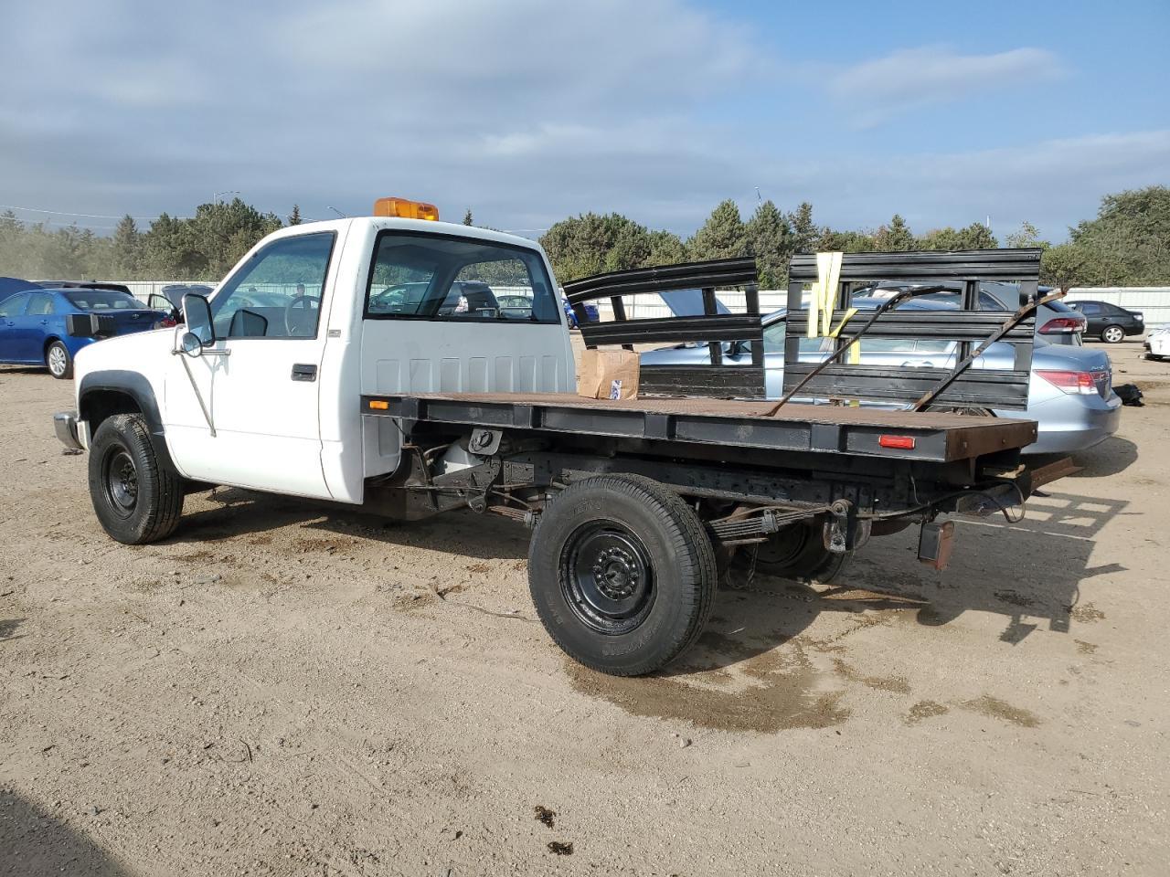 1989 Chevrolet Gmt-400 K2500 - Image 2