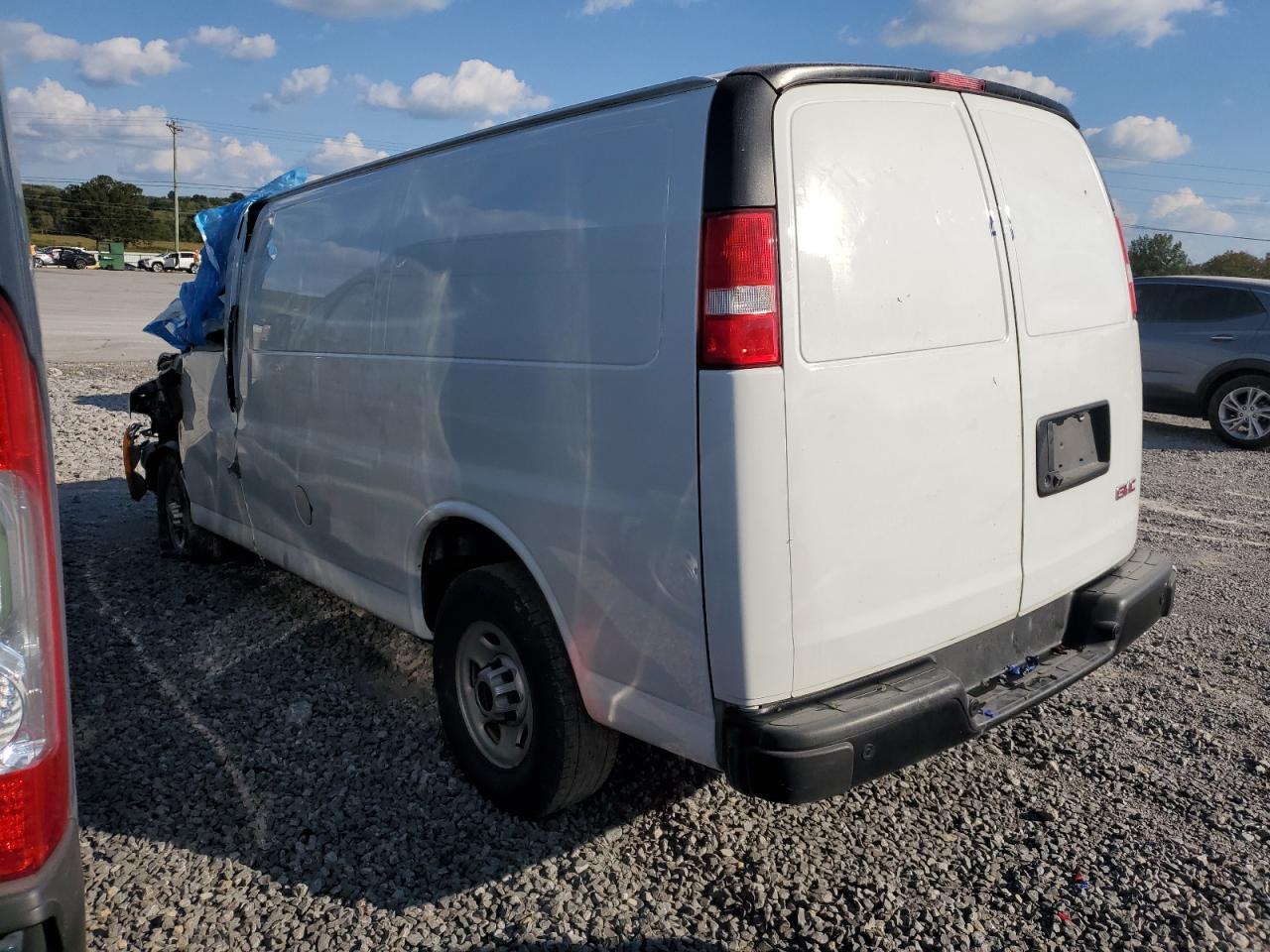 2023 GMC Savana G2500 - Фото 2