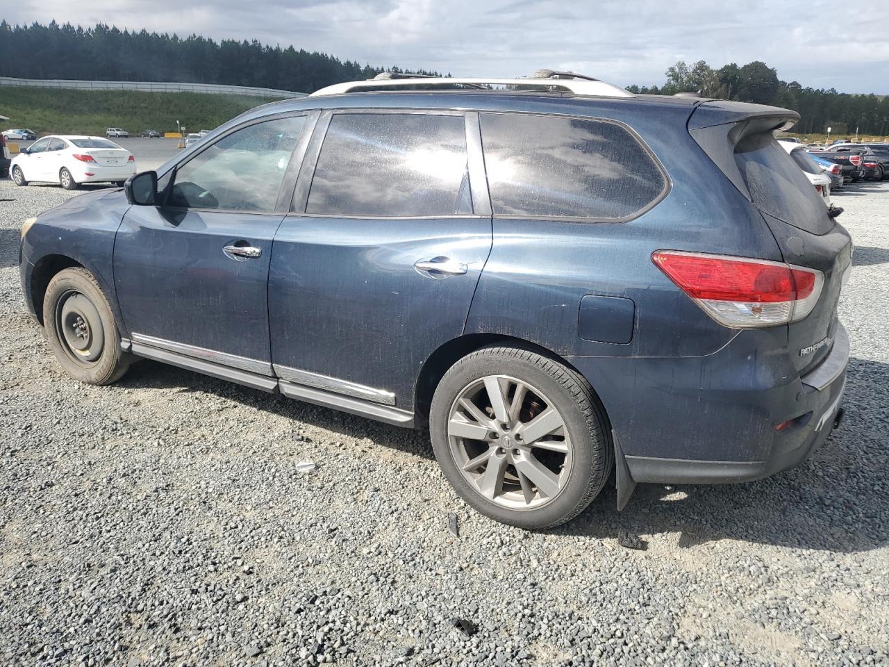 2013 Nissan Pathfinder S - Image 2